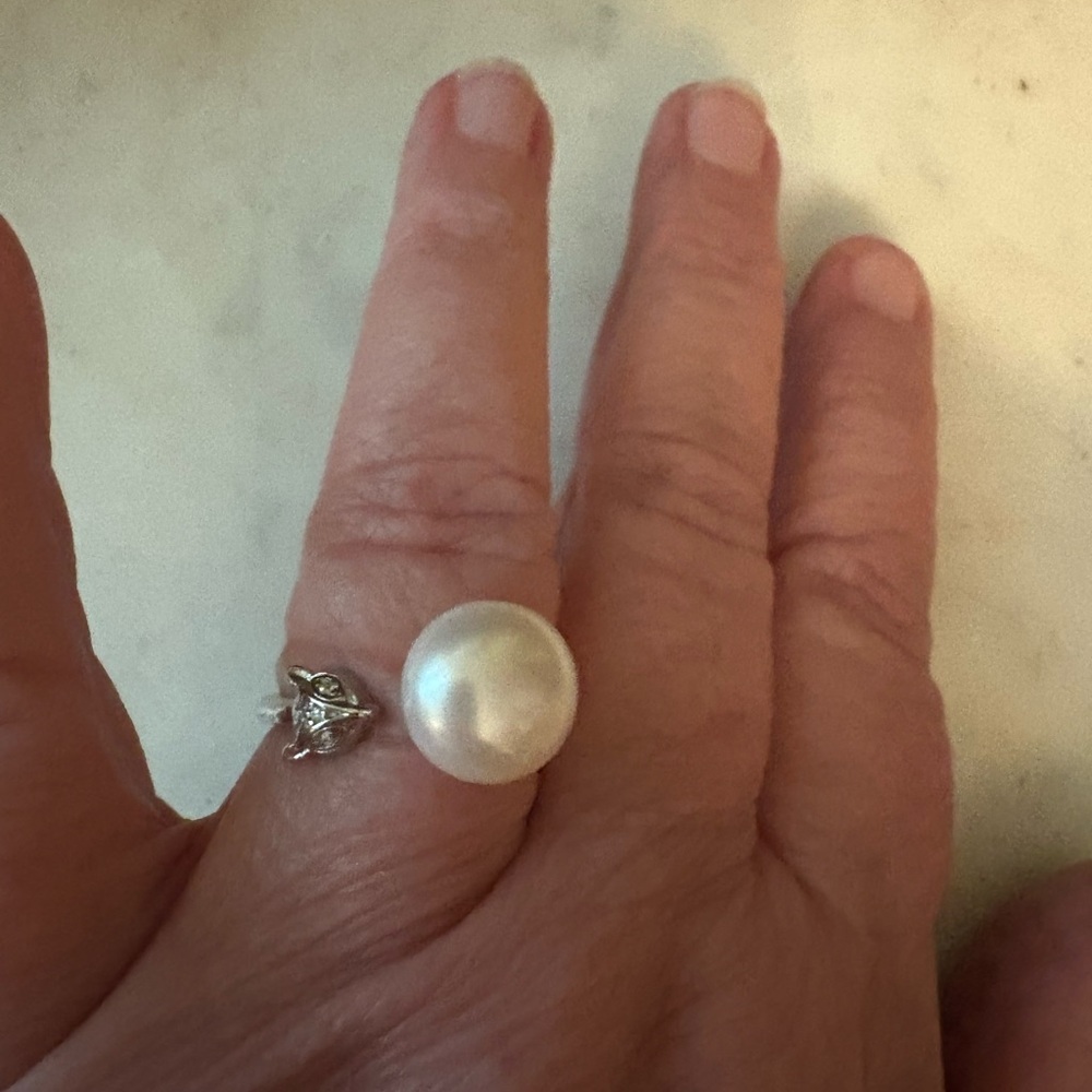 EUC .925 silver Pearl ring size 7.5 - Picture 2 of 8